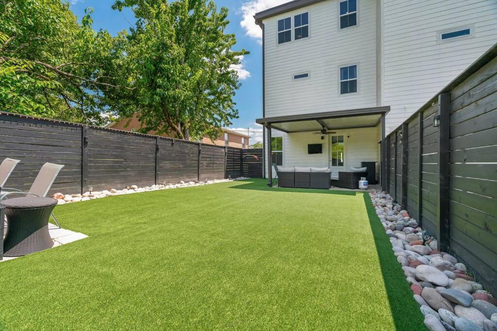 King Bed, Balcony, Covered Patio & Firepit! 8 Minutes From Broadway Нашвілл Екстер'єр фото