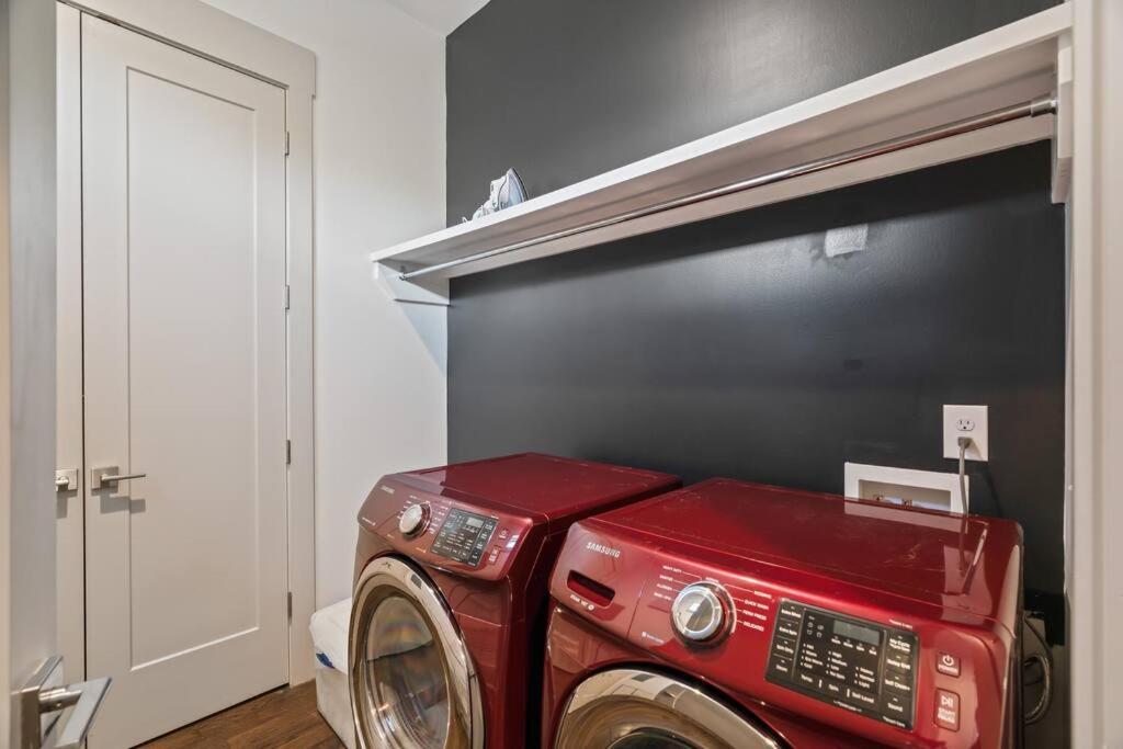 King Bed, Balcony, Covered Patio & Firepit! 8 Minutes From Broadway Нашвілл Екстер'єр фото
