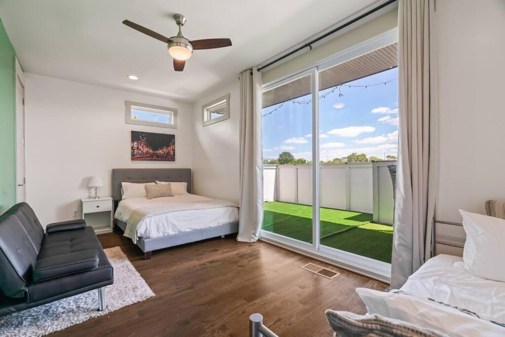 King Bed, Balcony, Covered Patio & Firepit! 8 Minutes From Broadway Нашвілл Екстер'єр фото