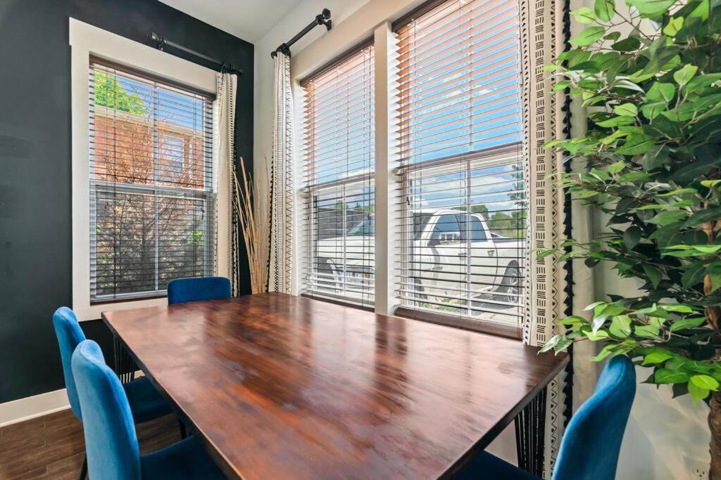 King Bed, Balcony, Covered Patio & Firepit! 8 Minutes From Broadway Нашвілл Екстер'єр фото