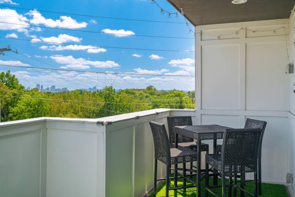 King Bed, Balcony, Covered Patio & Firepit! 8 Minutes From Broadway Нашвілл Екстер'єр фото